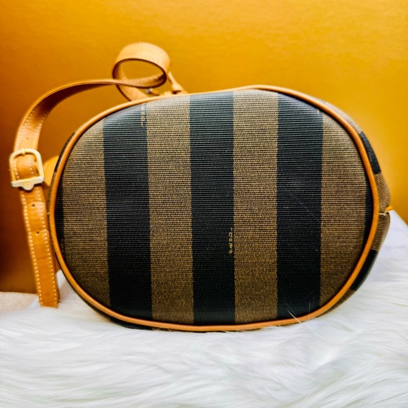 { Fendi } Vintage “Pequon” Brown & Black Crossbody Bucket Bag - Picture 8 of 15